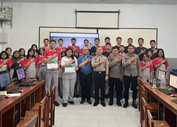 KBO Sat Samapta IPTU Pitra Jaya SP SH dan personil saat Sosialisasi Program Paham AI kepada SMA/i SMA/SMK/MA Sederajat di Kecamatan Siantar Timur
