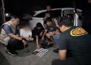 WN Malaysia bersama kekasihnya pengedar vape narkoba ditangkap polisi di area parkiran ruko Jalan Cemara, Kecamatan Percut Sei Tuan. (Foto Ist)