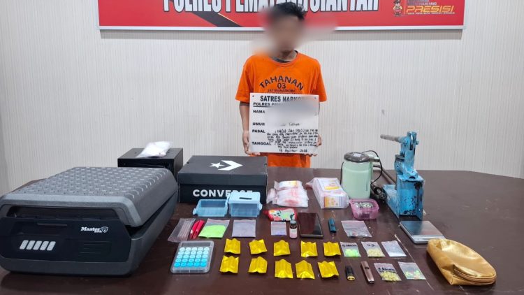 Tersangka SWG dan barang bukti diamankan di Sat Resnarkoba Polres Pematangsiantar