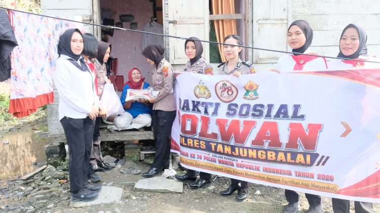 Polwan Polres Tanjungbalai Salurkan Bansos untuk Warga Kurang Mampu
