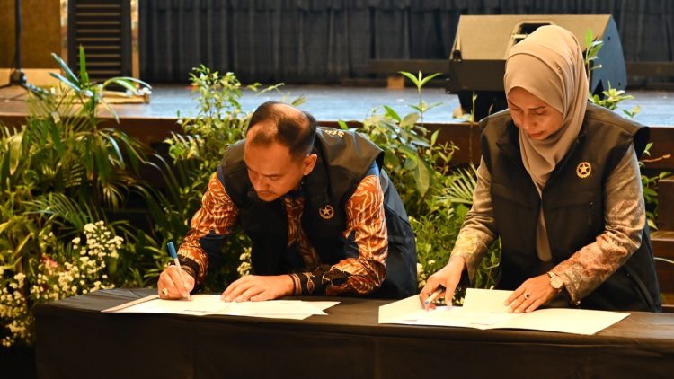 Sekda Nurmalini Marpaung bersama pemerintah daerah se-Sumut menandatangani kesepakatan bersama percepatan penurunan stunting