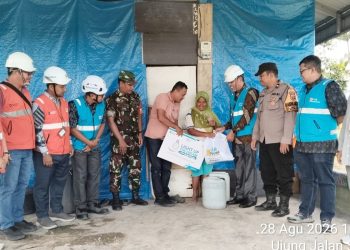 Bhabinkamtibmas Kelurahan Bah Sorma AIPDA Fadlan Fahmi, S.H menghadiri Penyerahan Listrik Gratis PT. PLN Kota Pematangsiantar kepada Ibu Rubiah