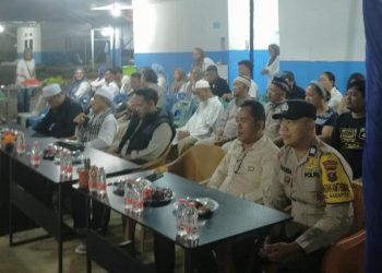 Bhabinkamtibmas Kelurahan Nagapita Aiptu Reynold Budiman Purba menghadiri Kegiatan Malam Kebersamaan Bersama Mitra, Staff dan Relawan SPPG Pondok Sayur