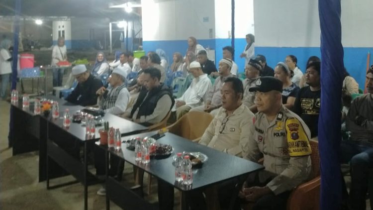 Bhabinkamtibmas Kelurahan Nagapita Aiptu Reynold Budiman Purba menghadiri Kegiatan Malam Kebersamaan Bersama Mitra, Staff dan Relawan SPPG Pondok Sayur
