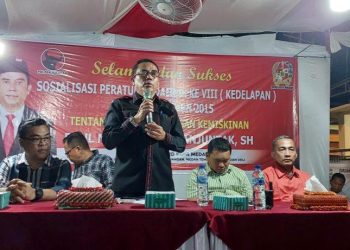 Anggota DPRD Kota Medan, Paul MAS SH yang juga Ketua Komisi 4 saat Sosialisasi Perda VIII Tahun 2026, dengan materi Perda Kota Medan Nomor 5 Tahun 2015 tentang Penanggulangan Kemiskinan. (Foto Ist)