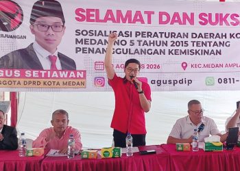 Anggota DPRD Medan dari Fraksi PDI Perjuangan, Agus Setiawan saat sosialisasi Perda Kota Medan Nomor 5 Tahun 2015 tentang Penanggulangan Kemiskinan. (Foto Ist)