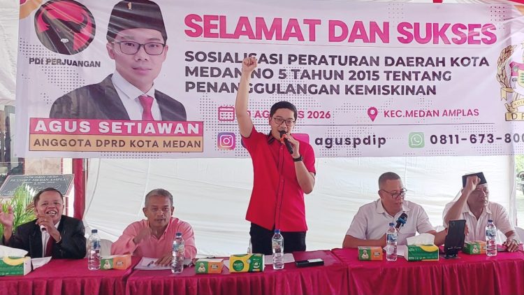 Anggota DPRD Medan dari Fraksi PDI Perjuangan, Agus Setiawan saat sosialisasi Perda Kota Medan Nomor 5 Tahun 2015 tentang Penanggulangan Kemiskinan. (Foto Ist)