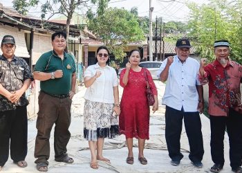 Anggota DPRD Medan dari Fraksi PDI Perjuangan, Margaret MS saat meninjau sejumlah kawasan di Medan Labuhan yang telah dibenahi. (Foto Ist)