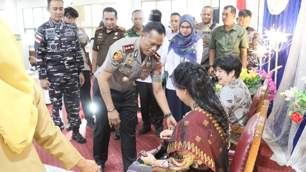 Kapolres Tanjungbalai AKBP Welman Feri, S.I.K. M.I.K hadiri Pisah Sambut dan Upah-upah Ketua PN Tanjungbalai dari Erita Harefa, S.H. M.H kepada Karolina Selfia Br. Sitepu, S.H. M.H.