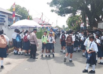 Polsek Siantar Selatan Polres Pematangsiantar dipimpin PS. Kanit Binmas AIPTU P. Manurung melaksanakan patroli