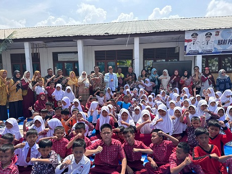 Wakil Wali Kota Tanjungbalai Muhammad Fadly Abdina kunjungan dan Layanan Mobil Perpustakaan Keliling ke SDN 134409