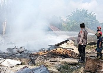 Kanit Samapta IPTU Ritca Siahaan bersama personil piket saat cek TKP