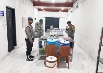 Kanit Propam Polsek Siantar Martoba AIPTU Budi G Damanik pengecekan dan monitoring Bhabinkamtibmas Kelurahan Bukit Sofa Aipda Nurdiansyah melaksanakan pendampingan pendistribusian MBG