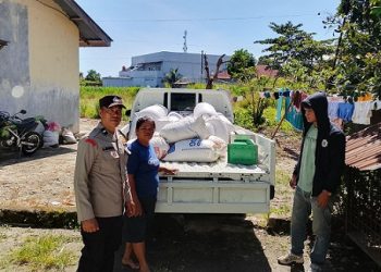 Bhabinkamtibmas Polsek Siantar Marihat Dampingi Penjualan 200 Kg Jagung Petani Binaan ke Bulog Cabang Pematangsiantar