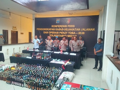 Kapolrestabes Medan Kombes Pol. Dr. Jean Calvijn Simanjuntak, S.I.K. M.H memaparkan capaian pengungkapan kejahatan jalanan selama 300 hari kerja sekaligus hasil Operasi Pekat Toba 2026. (Foto Ist)