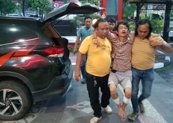 Salah satu terduga pembunuhan supir taksi online yang jasadnya dibuang di kawasan perkebunan tebu, Bulu Cina, Kecamatan Hamparan Perak, Kabupaten Deli. (Foto Ist)