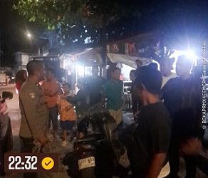Personil Polsek Siantar Timur mengamankan sepedamotor diduga milik pelaku dari TKP