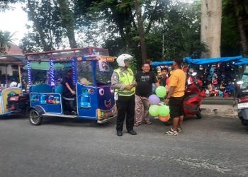 Kanit Turjawali IPDA Ami Al Hasir Harahap SH bersama personil piket Aipda Sengli Turnip dan Aipda Rudianto penertiban odong odong