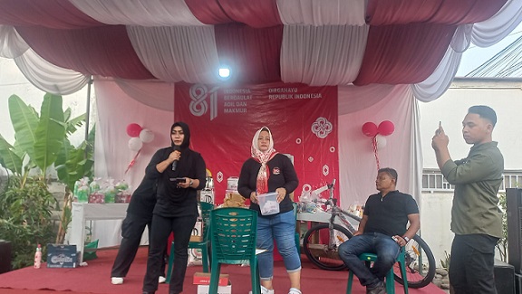 Anggota DPRD Kota Medan Lailatul Badri saat hadiri ragam lomba dalam rangka menyambut HUT ke-81 RI. (Foto Ist)