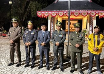 Kapolres Simalungun AKBP Marganda Aritonang, S.H. S.I.K. M.M bersama Forkopimda Ikuti Apel Kehormatan dan Renungan Suci di Makam Pahlawan Nasional Tuan Rondahaim Saragih Garingging