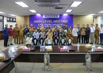 Wali Kota Pematangsiantar Wesly Silalahi SH MKn menghadiri High Level Meeting (HLM) Tim Pengendalian Inflasi Daerah (TPID), Tim Percepatan dan Perluasan Digitalisasi Daerah (TP2DD), dan Tim Percepatan Akses Keuangan Daerah (TPAKD) dalam rangka menjaga stabilitas inflasi daerah serta percepatan implementasi Elektronifikasi Transaksi Pemerintah Daerah (ETPD), dan akses keuangan daerah di Lantai 4 Kantor Perwakilan Bank Indonesia (KPw BI) Pematangsiantar, Jalan H Adam Malik