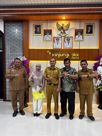 Wali Kota Tanjungbalai Mahyaruddin Salim saat menerima kunjungan Siti Rafiqah Zahirah Panjaitan