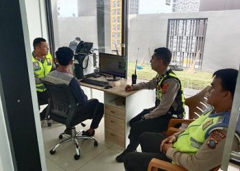 Kasat Lantas AKP Simon E. Simatupang, S.H. M.H dan personil saat di Persamaan Persepsi dan Musyawarah Bersama Pengelola Tol Simpang Panei