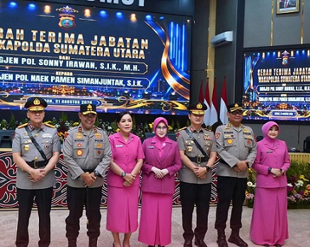 Sertijab Brigjen Pol Naek Pamen Simanjuntak menjadi Wakapolda Sumut. (Foto Ist)