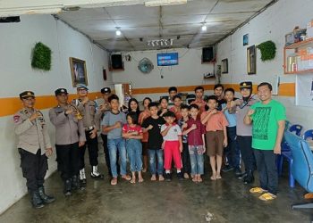 Kapolsek Siantar Utara IPTU Nana Sandra SH bersama personil melaksanakan sambang kamtibmas di Panti Asuhan Grace