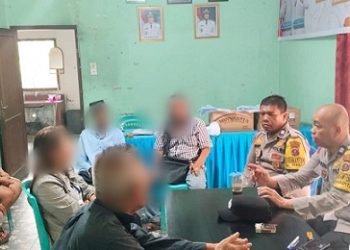 Bhabinkamtibmas Kelurahan Nagapita Aiptu Reynold Budiman Purba didampingi Bhabinkamtibmas Kelurahan Nagapitu Aiptu Sabam Ambarita respon cepat melakukan mediasi masalah warga binaan