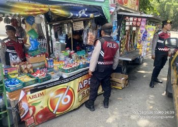 Personil Sat Samapta saat laksanakan patroli