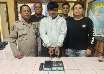 Pelaku MRJBB dan barang bukti saat diamankan di Polsek Gunung Malela
