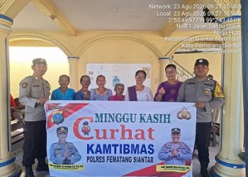 Bhabinkamtibmas Polsek Siantar Marihat Laksanakan Minggu Curhat Kamtibmas di Gereja HKI Juma Saba Simpang 2