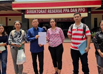 Lucia Lastiur Lumban Raja didampingi kuasa hukumnya Benri Pakpahan, SH, MH dari Kantor Hukum Dwi Ngai Sinaga, SH, MH & Associates mendatangi Polda Sumut (Foto Ist)