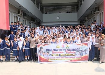 Polwan Polres Tanjungbalai Gelar Police Go To School di Dua Sekolah SMP