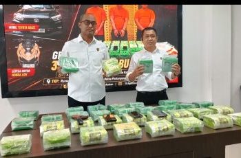 Polisi berhasil mengungkap peredaran sabu seberat 35 Kg dengan menangkap tiga tersangka di sebuah rumah makan di Hessa Perlompongan, Kecamatan Air Batu, Kabupaten Asahan. (Foto Ist)