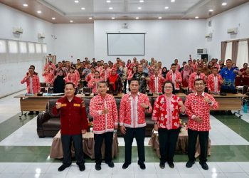 Wali Kota Pematangsiantar Wesly Silalahi SH MKn diwakili Sekda Junaedi Antonius Sitanggang SSTP MSi memimpin rakor tindak lanjut temuan PPATK terkait KPM bansos terindikasi judi online (judol).