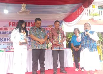 Anggota DPRD Medan Binsar Simarmata melaksanakan Pembinaan Ideologi Pancasila dan Wawasan Kebangsaan bagi masyarakat di halaman SMP Swasta Khatolik Assisi, Jalan Anggrek Raya, Simpang Selayang, Medan Tuntungan. (Foto Ist)