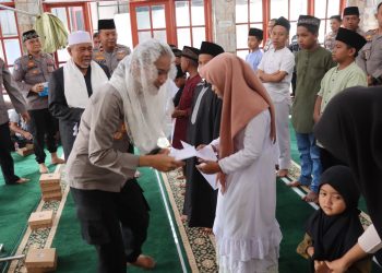 Kapolres Pematangsiantar AKBP Sah Udur T.M. Sitinjak S.H. S.I.K. M.H saat santuni Anak Yatim