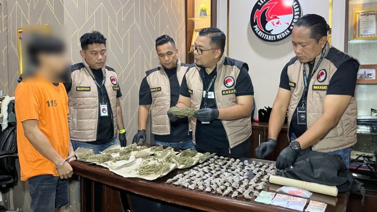 Polisi meringkus bandar sekaligus pengedar narkotika jenis ganja, yang kerap beroperasi di kawasan Medan Tembung. (Foto Ist)