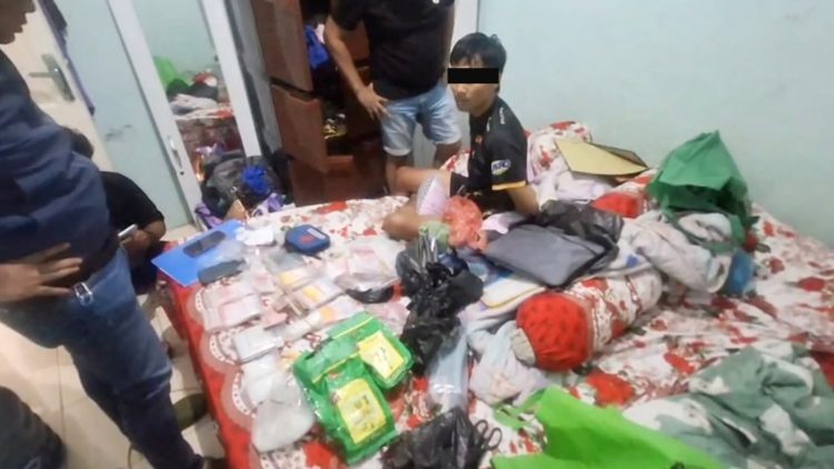 Pengedar sabu yang ditangkap polisi. (Foto Ist)