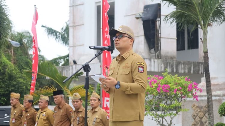 Wakil Wali Kota Tanjungbalai Muhammad Fadly Abdina memimpin apel Pemerintahan