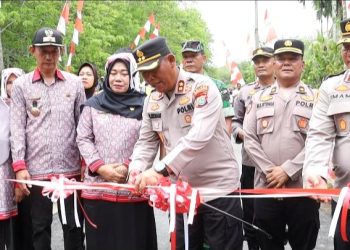 Kapolres Simalungun AKBP Marganda Aritonang, S.H. S.I.K. M.M resmikan revitalisasi Jembatan Kolam Merah Putih Nagori Naga Dolok