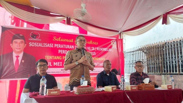 Ketua Komisi 4 DPRD Kota Medan, Paul Mei Anton Simanjuntak (MAS) SH saat sosper Perda Kota Medan Nomor 7 Tahun 2024 tentang Perubahan atas Perda Nomor 6 Tahun 2015 tentang Pengelolaan Persampahan. (Foto Ist)