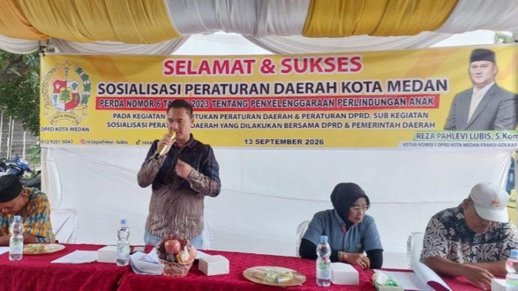 Ketua Komisi 1 DPRD Medan, Reza Pahlevi Lubis S.Kom saat sosper Perda Kota Medan Nomor 6 Tahun 2023 tentang Penyelenggaraan Perlindungan Anak, di Jalan Kapten Sumarsono, Kelurahan Helvetia Timur, Kecamatan Medan Helvetia (Foto Ist)