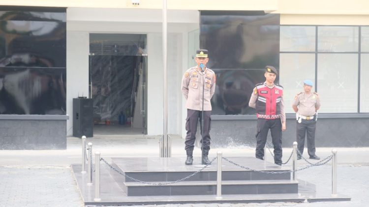 Kabag SDM, Kompol HE Sidauruk, S.H., M.H Pimpin apel pagi