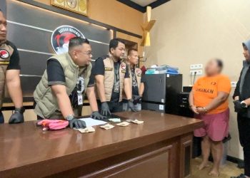 Penjual narkoba yanh ditangkap polisi. (Foto Ist)