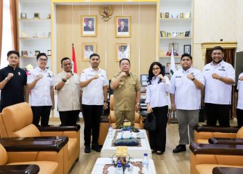 Wali Kota Pematangsiantar Wesly Silalahi SH MKn menyambut audiensi dan silaturahmi BPD HIPMI Sumut di ruang kerja wali kota