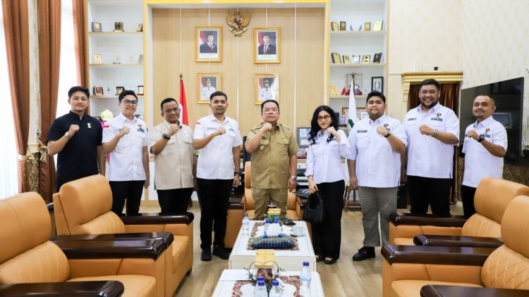 Wali Kota Pematangsiantar Wesly Silalahi SH MKn menyambut audiensi dan silaturahmi BPD HIPMI Sumut di ruang kerja wali kota