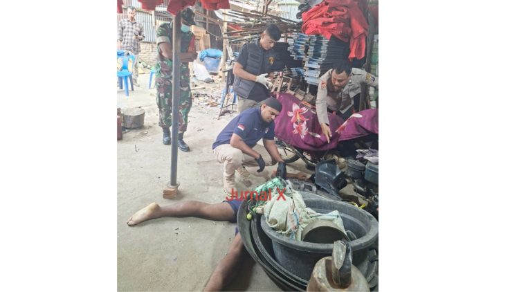 Personil Polseķ Bandar Huluan dan Tim Inafis AIPDA Sujid Saputra saat olah TKP